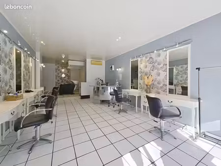 salon de coiffure 82 m² saintes