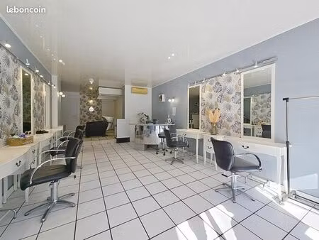 salon de coiffure 82 m² saintes