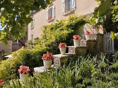 belle bâtisse à vendre