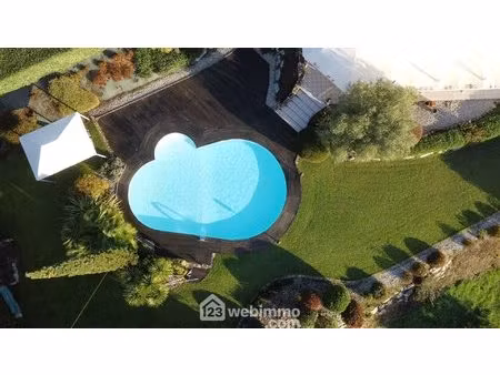 élégante maison de maître classée a avec parc  piscine et dépendances