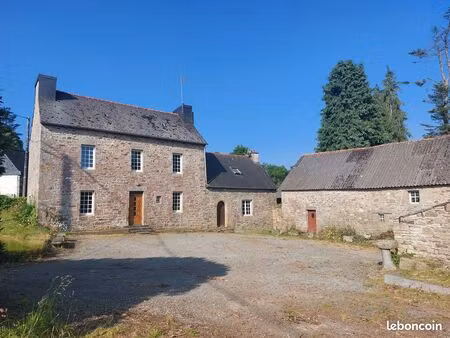 corps de ferme avec 3 maisons - garage + terrain