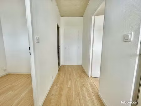 local professionnel / commercial – centre-bourg loudéac – 25 m²