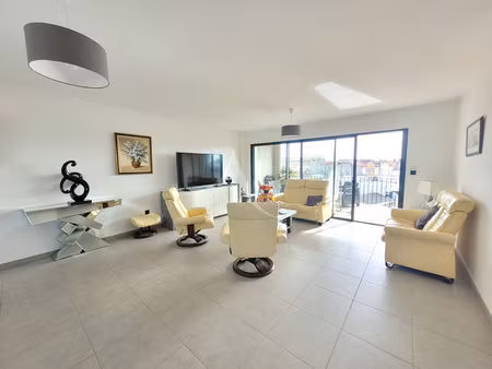 ppartement 3 pièces de plus de 83 m² avec garage ? emplacement premium face aux halles ? i