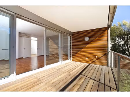 joli duplex t5 avec terrasse à 700 mètres du tram