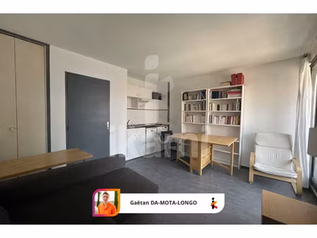 studio avec balcon en hyper centre de l'aiguillon