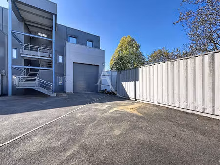 local d'activité (entrepôt  bureaux et appartement ) situé à villenoy - 198 m2 - proche rn