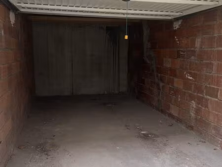 place de stationnement - box