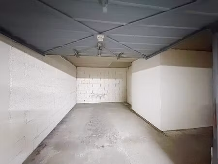 à louer – grand box fermé en hypercentre