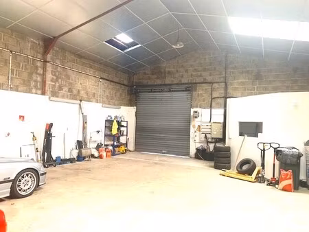 location local d'activités 260 m²