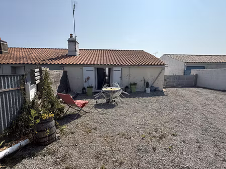 bouin maison de village avec son garage en pierre