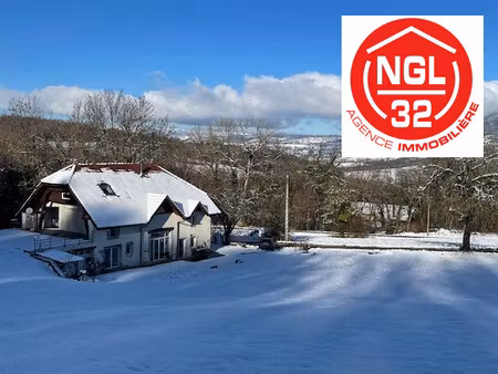 belle ferme transformée en une habitation de neuf pièces surfa