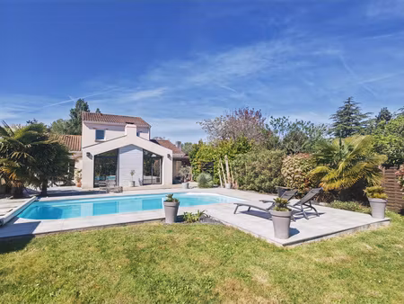 maison familiale a proximite du centre ville (500 m) 5 chamb