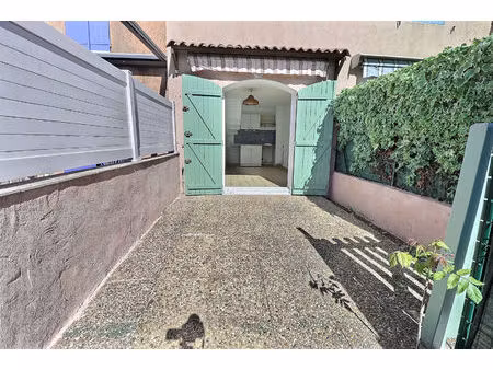 maison / mazet la londe les maures  jardinet  stationnement