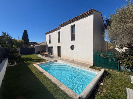 le pradet maison type 5 à pied des plages  piscine et prestations haut de gamme