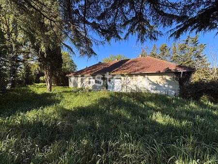 emplacement exceptionnel ! maison à rénover au coeur de vihiers fort potentiel d6032