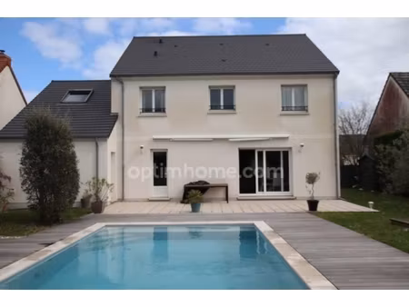 ormes  maison familiale de 6 chambres avec piscine en excellent état