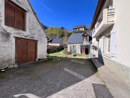 maison de village proche de lourdes avec deux granges