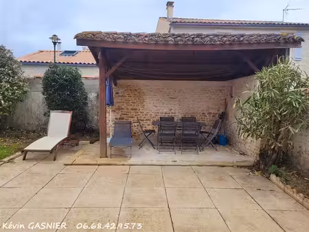 saint coutant le grand (17430) : maison 5 pièces 115m2