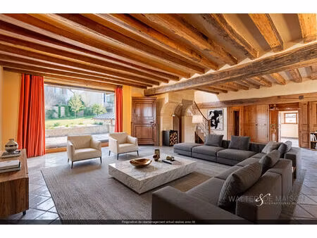 très belle maison familiale de caractère avec dépendance et jardin clos de murs. a voir !!