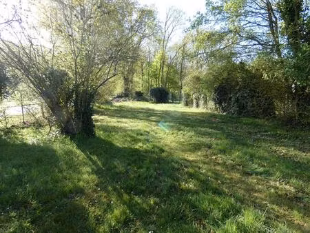 terrain 900m²