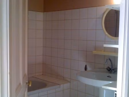 loue t3 valreas centre ville