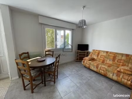 studio 1 pièce 28 m²