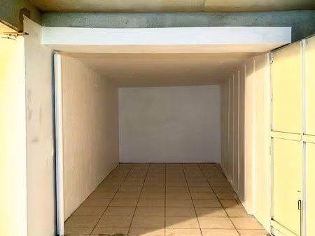 box parking à louer 12 m2