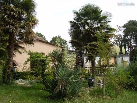 villa 8 piècesdans un parc clos de 8800 m2