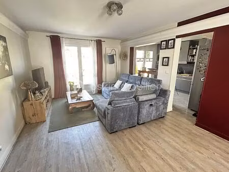 maison de 99 02 m² à brie-comte-robert