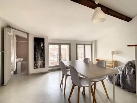 appartement centre ville  studio lumineux  3ème étage  24 59 m² - 01000 bourg en bresse