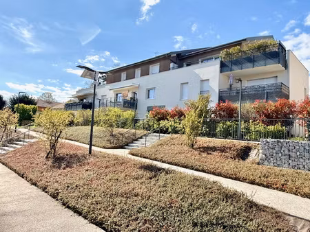 a vendre t3 prévessin-moens avec balcon  garage et parking