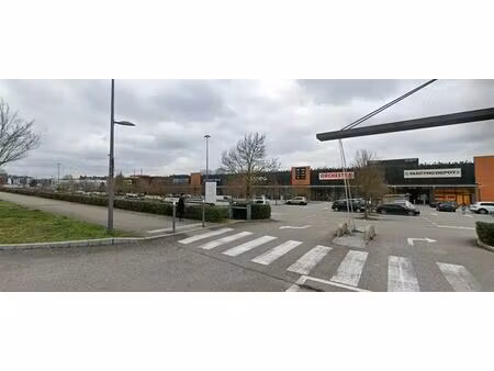 location commerce annecy 74000 928m²