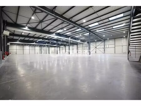 location local d'activités 4 564 m²