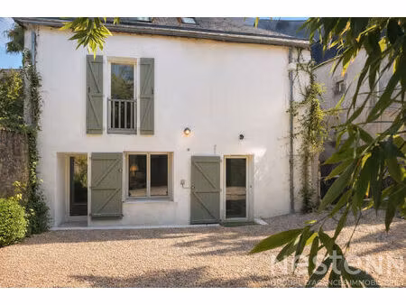 a louer - maison de ville en plein centre d'auray