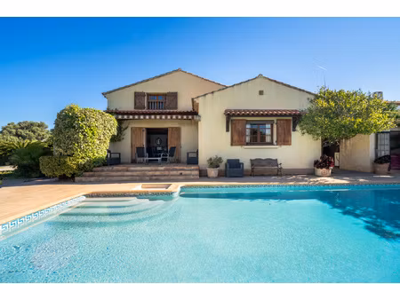 a 15 minutes à pied de la plage  grande maison familiale ave