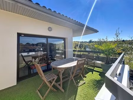 dernier etage avec grande terrasse