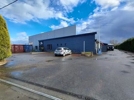 vente local d'activités 2 435 m²