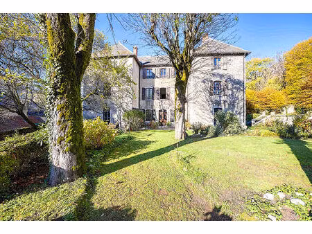 château de 700 m² habitables avec dépendances