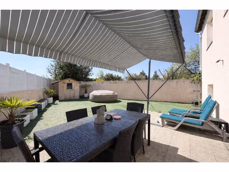 riorges - maison rénovée de 142m2 - terrasses et stationnement