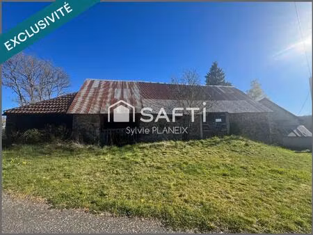 grange de 200 m2 environ avec étable  terrain de 1860 m2.