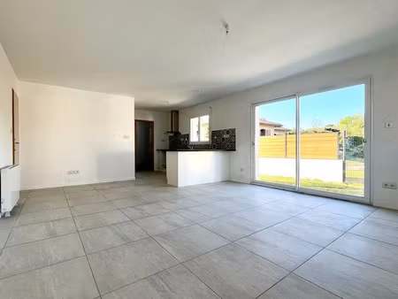 maison moderne avec jardin – 4 pièces – 447 m² de terrain