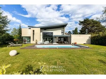 entre design et nature  maison d'architecte avec piscine et vue dégagée