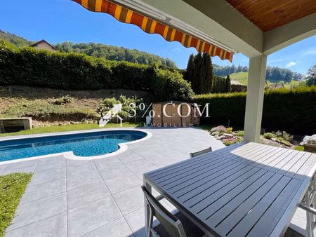 maison familiale 5 pièces de 97 m² au calme avec piscine et jardin.