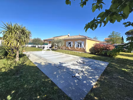 villa de 2005 avec 130m2 habitables + garage avec piscine et abris de jardin sur 1000m2 cl