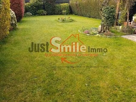 maison en retrait de rue