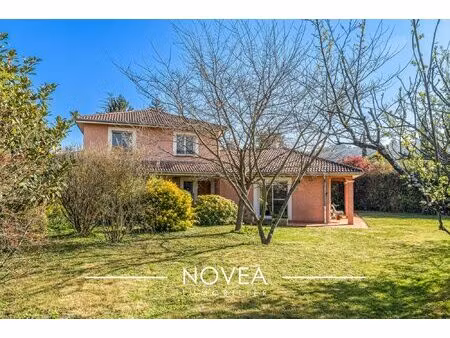 belle maison familiale avec grand jardin