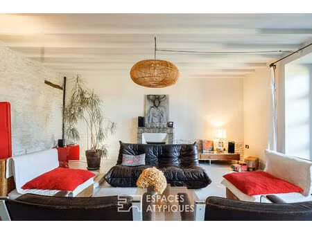 maison de caractère entre béton et pierres au coeur du marais