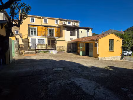 grande maison de village de 165 m² avec grande cour et garage