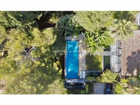 maison d'architecte dans la verdure