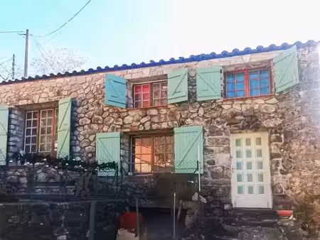 charmante maison de 4 pièces avec terrasse au mas